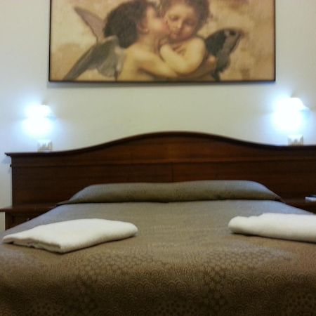 Guesthouse Alex II روما الغرفة الصورة