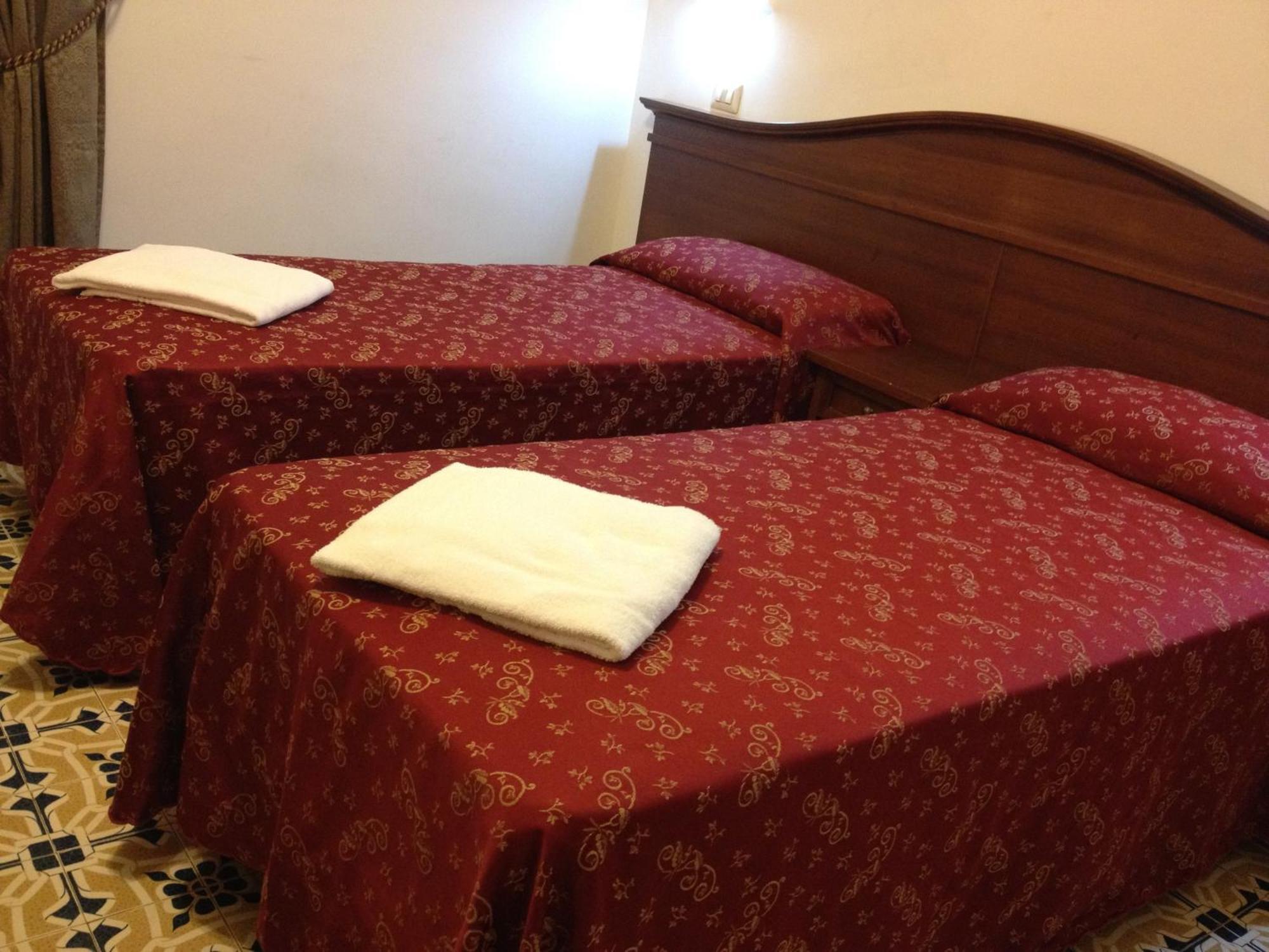 Guesthouse Alex II روما الغرفة الصورة