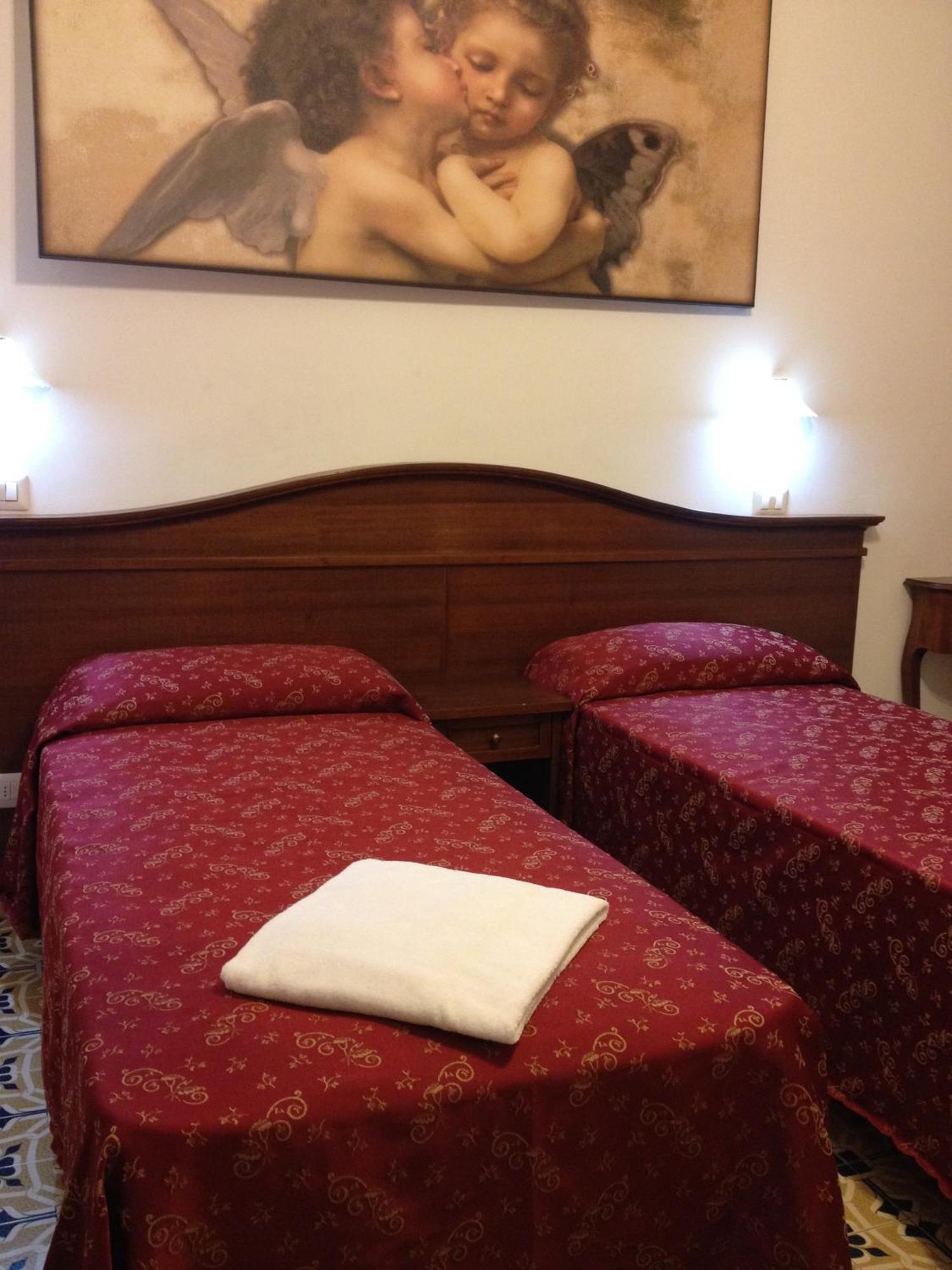 Guesthouse Alex II روما الغرفة الصورة