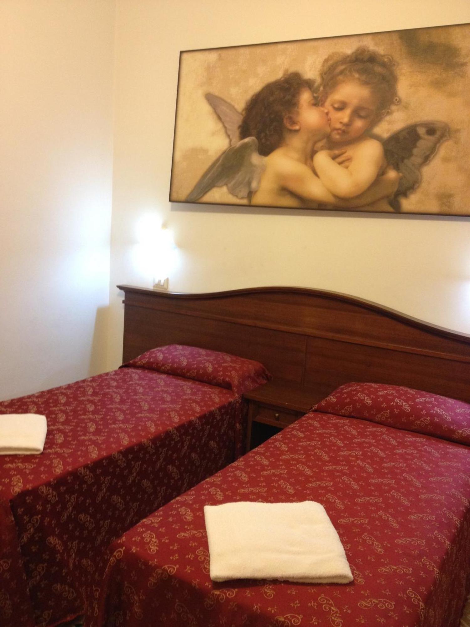 Guesthouse Alex II روما الغرفة الصورة
